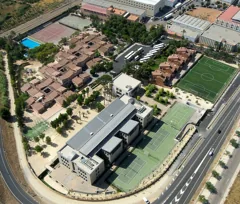 2017 aerial view of Caxton College in Puçol
